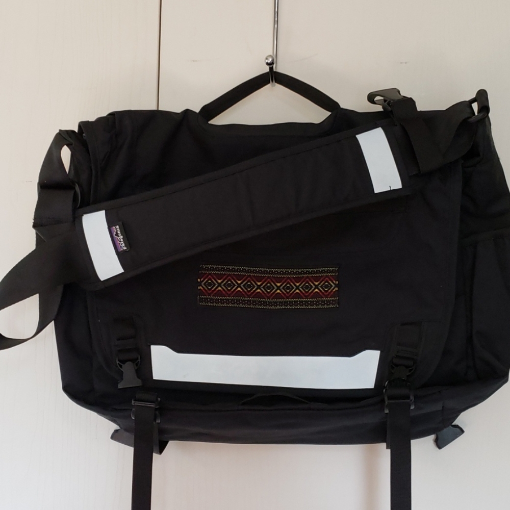Patagonia company messenger bag